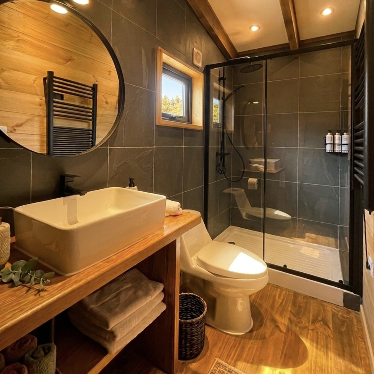 Baño completo de la suite